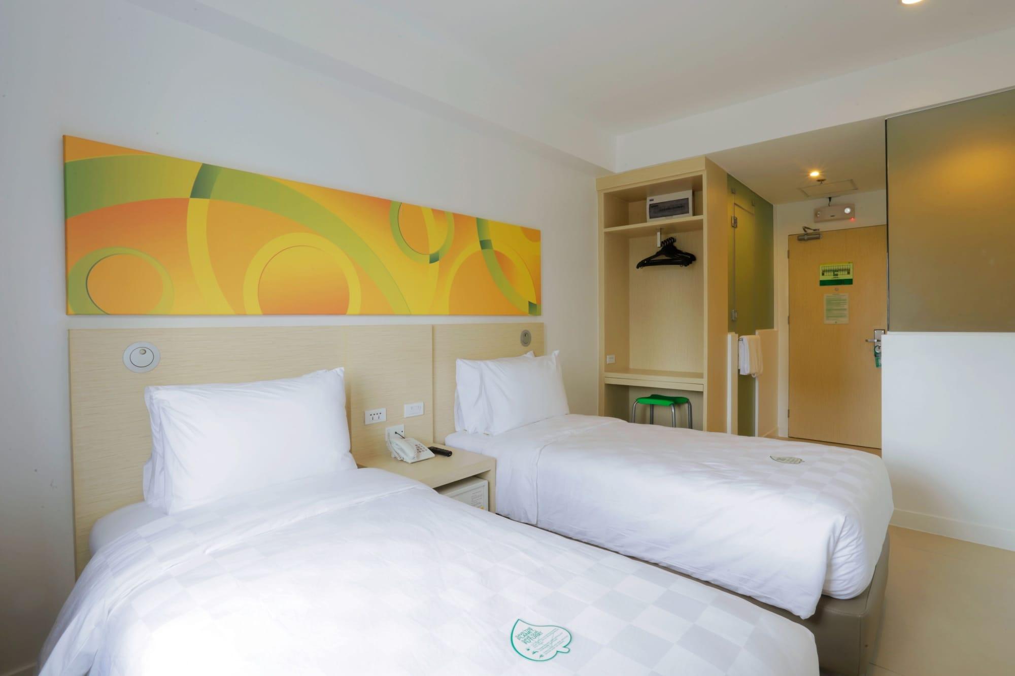 Go Hotels Timog Кесон Сити Екстериор снимка