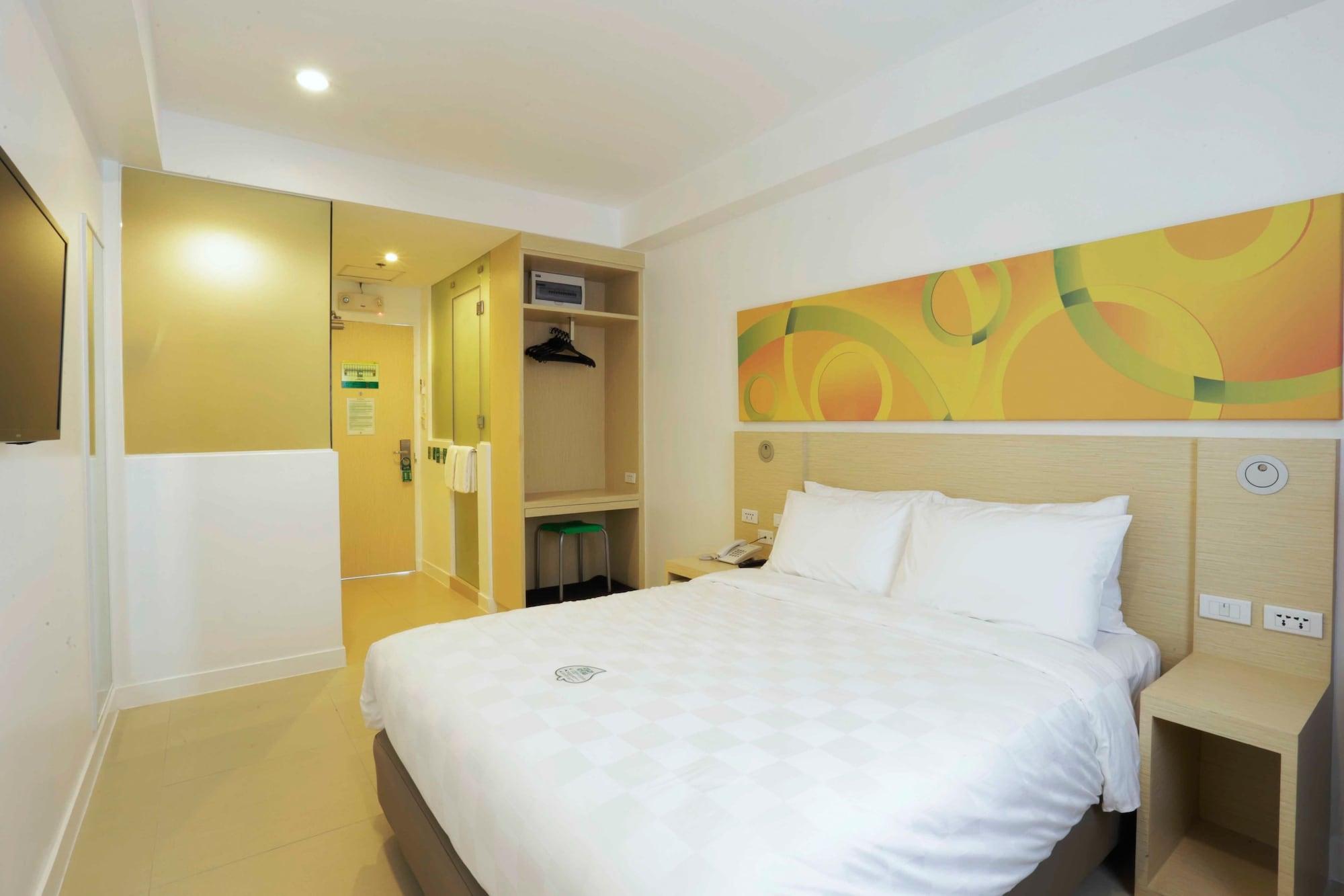 Go Hotels Timog Кесон Сити Екстериор снимка