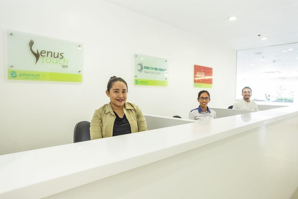 Go Hotels Timog Кесон Сити Екстериор снимка