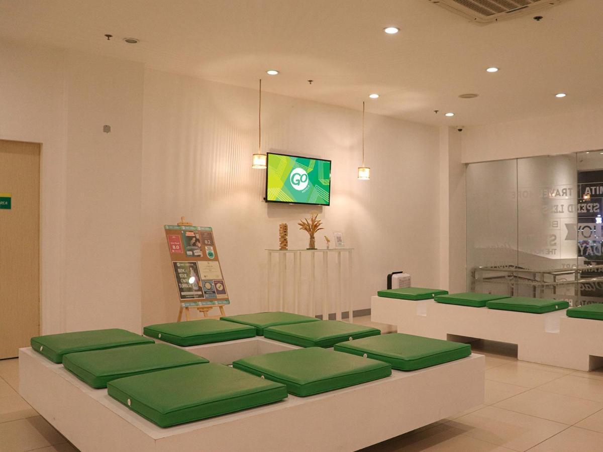 Go Hotels Timog Кесон Сити Екстериор снимка
