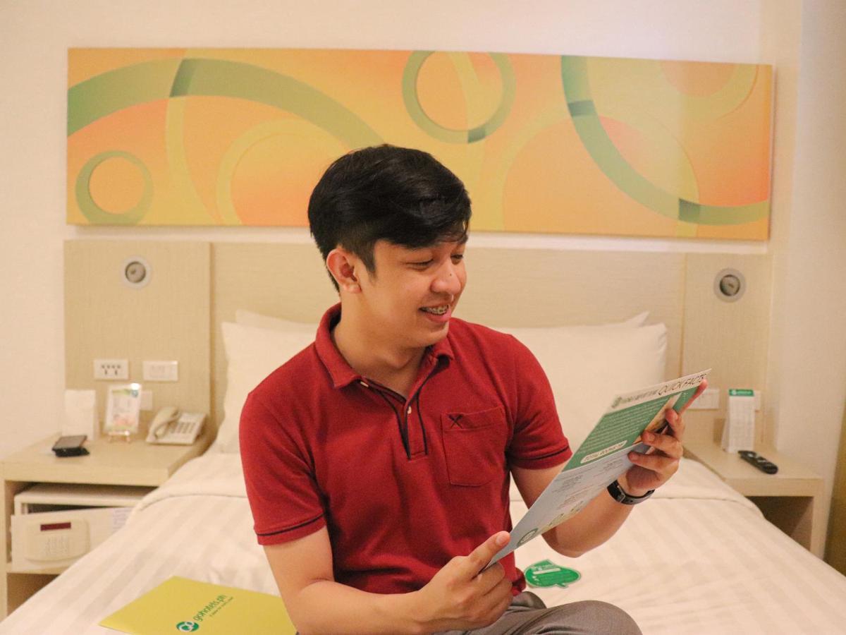 Go Hotels Timog Кесон Сити Екстериор снимка
