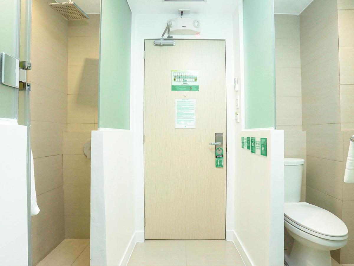 Go Hotels Timog Кесон Сити Екстериор снимка