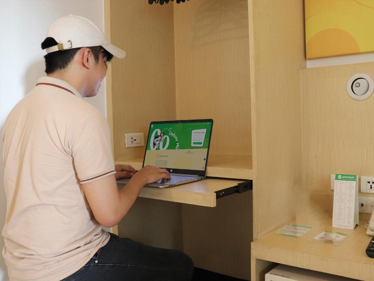 Go Hotels Timog Кесон Сити Екстериор снимка