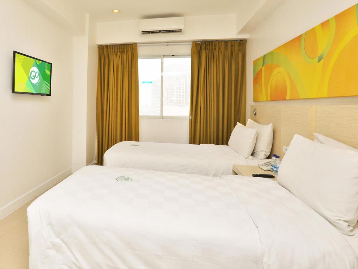 Go Hotels Timog Кесон Сити Екстериор снимка