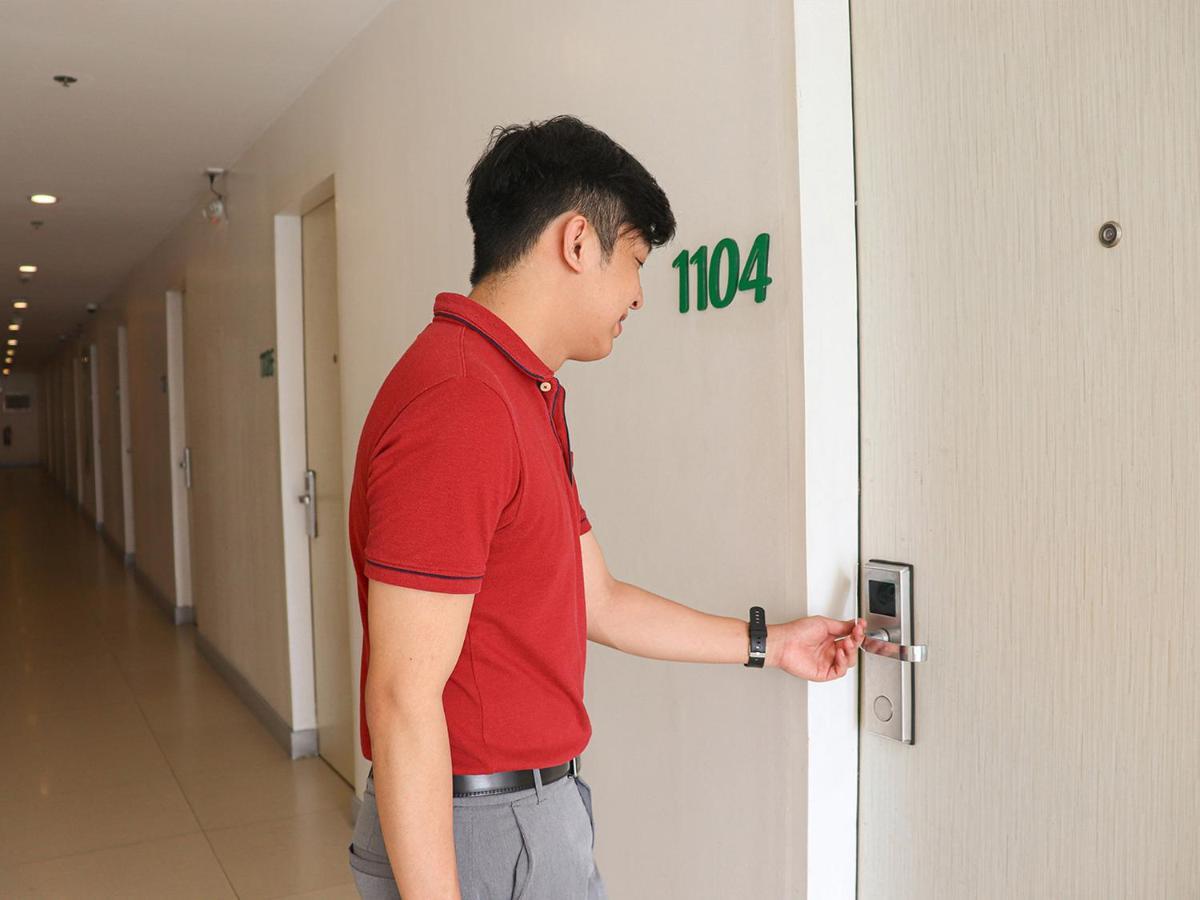 Go Hotels Timog Кесон Сити Екстериор снимка