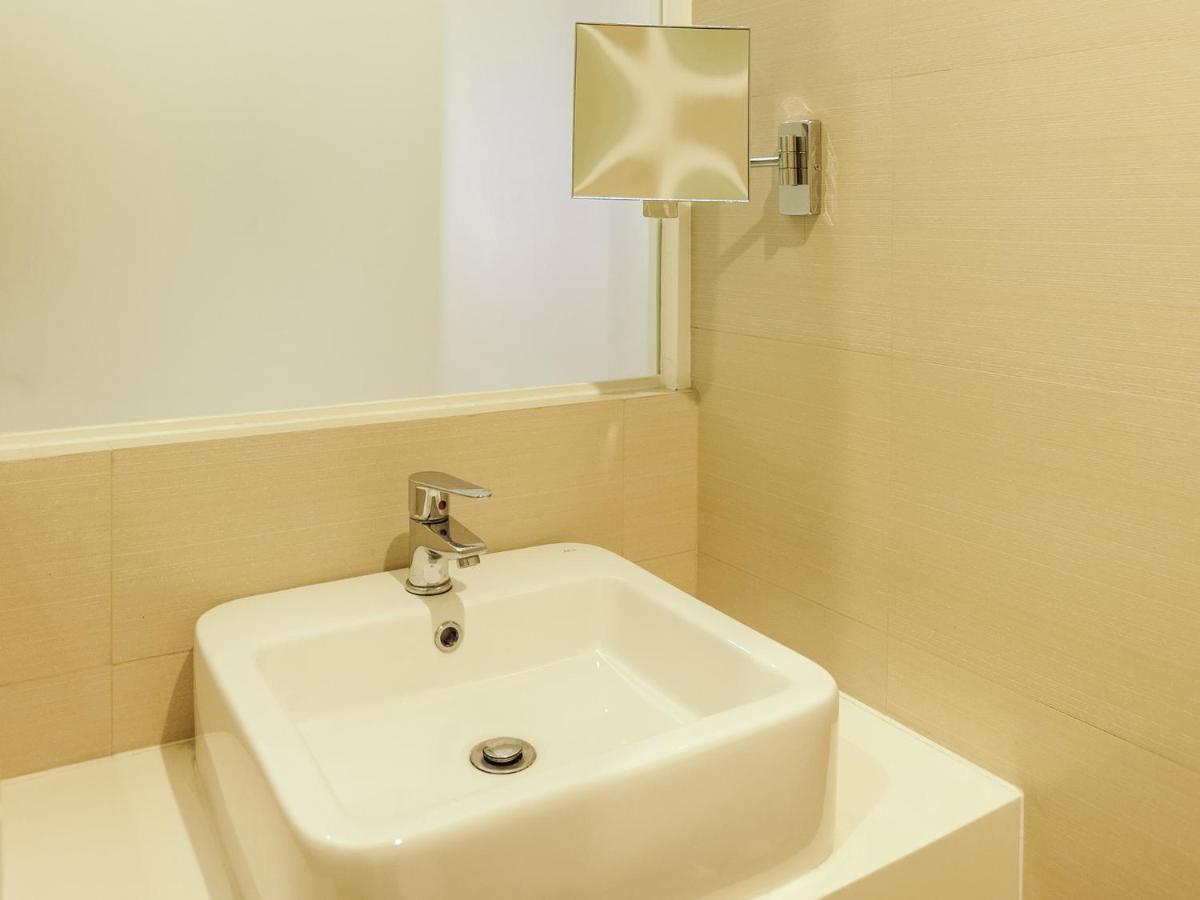Go Hotels Timog Кесон Сити Екстериор снимка