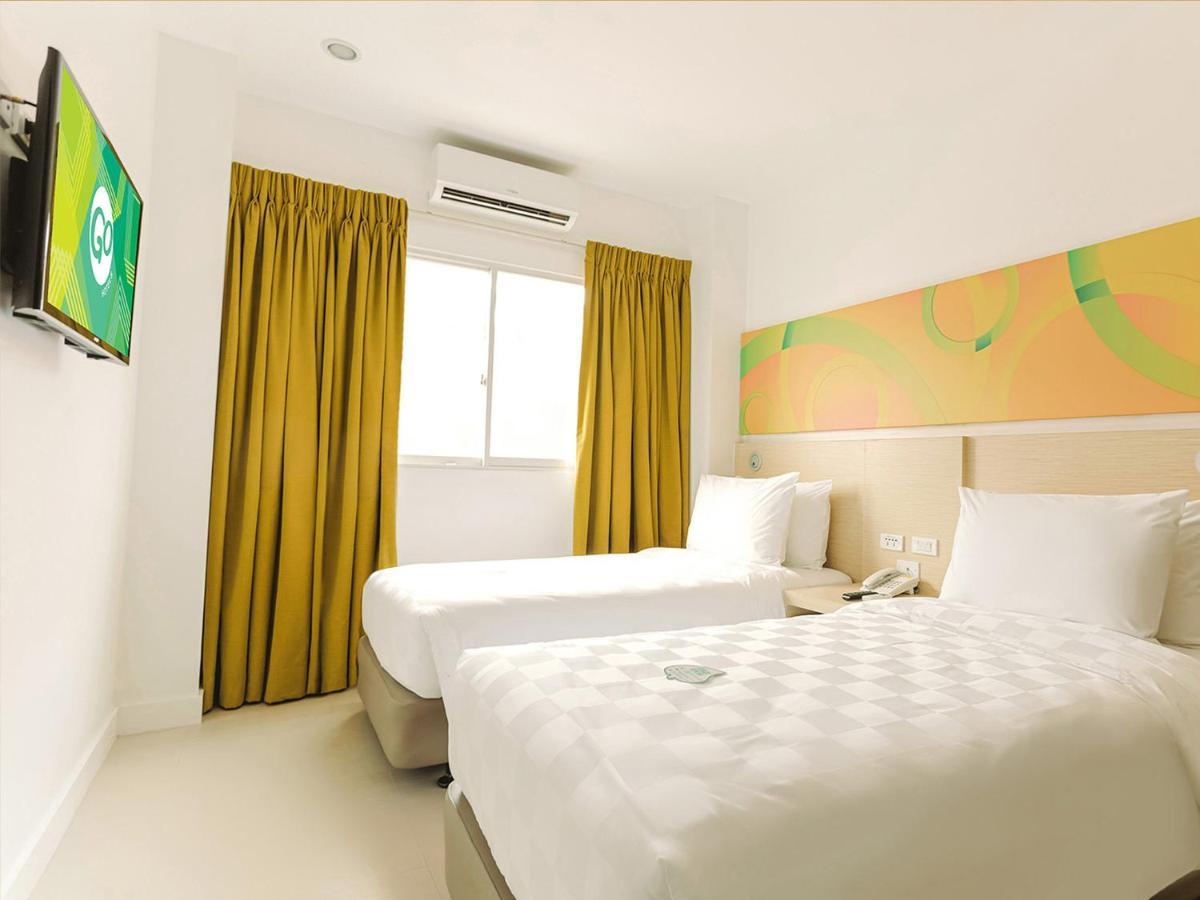 Go Hotels Timog Кесон Сити Екстериор снимка