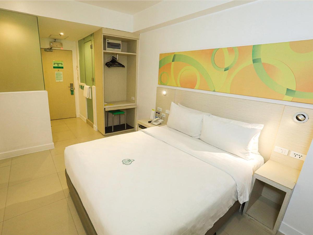 Go Hotels Timog Кесон Сити Екстериор снимка