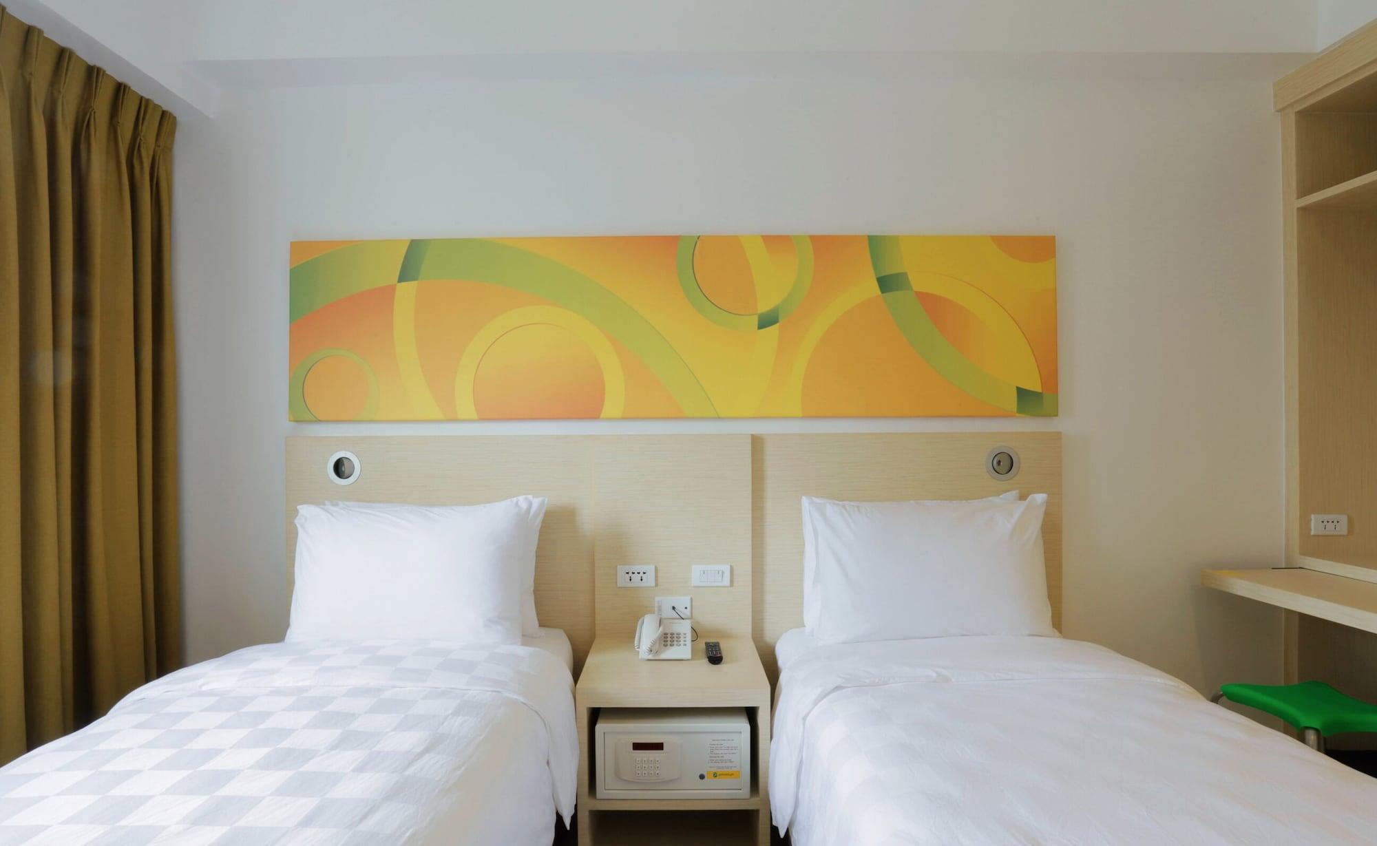 Go Hotels Timog Кесон Сити Екстериор снимка