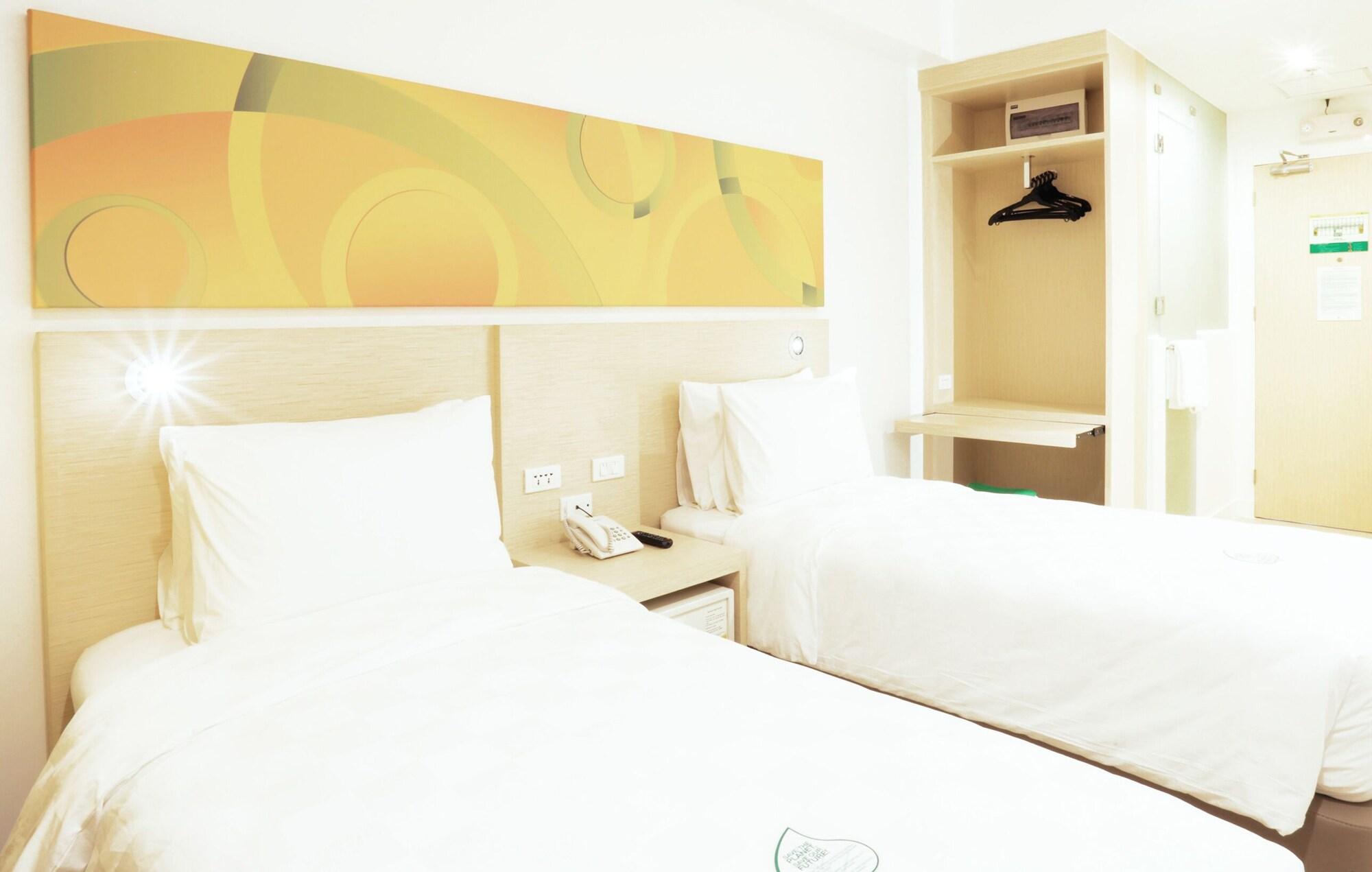 Go Hotels Timog Кесон Сити Екстериор снимка