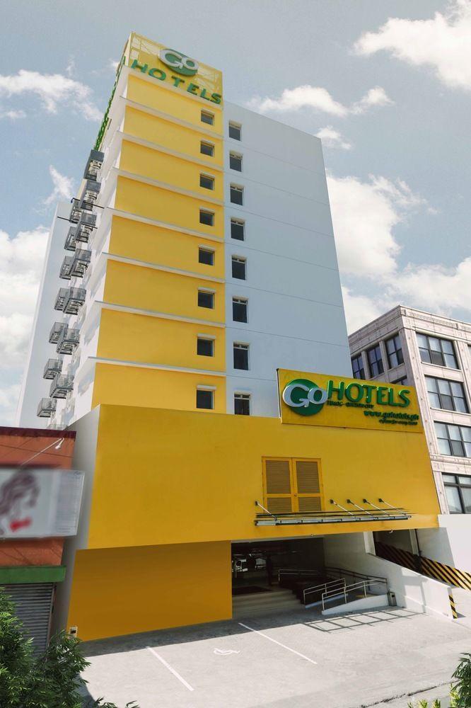 Go Hotels Timog Кесон Сити Екстериор снимка