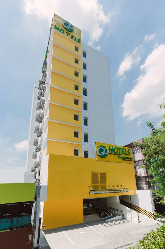 Go Hotels Timog Кесон Сити Екстериор снимка