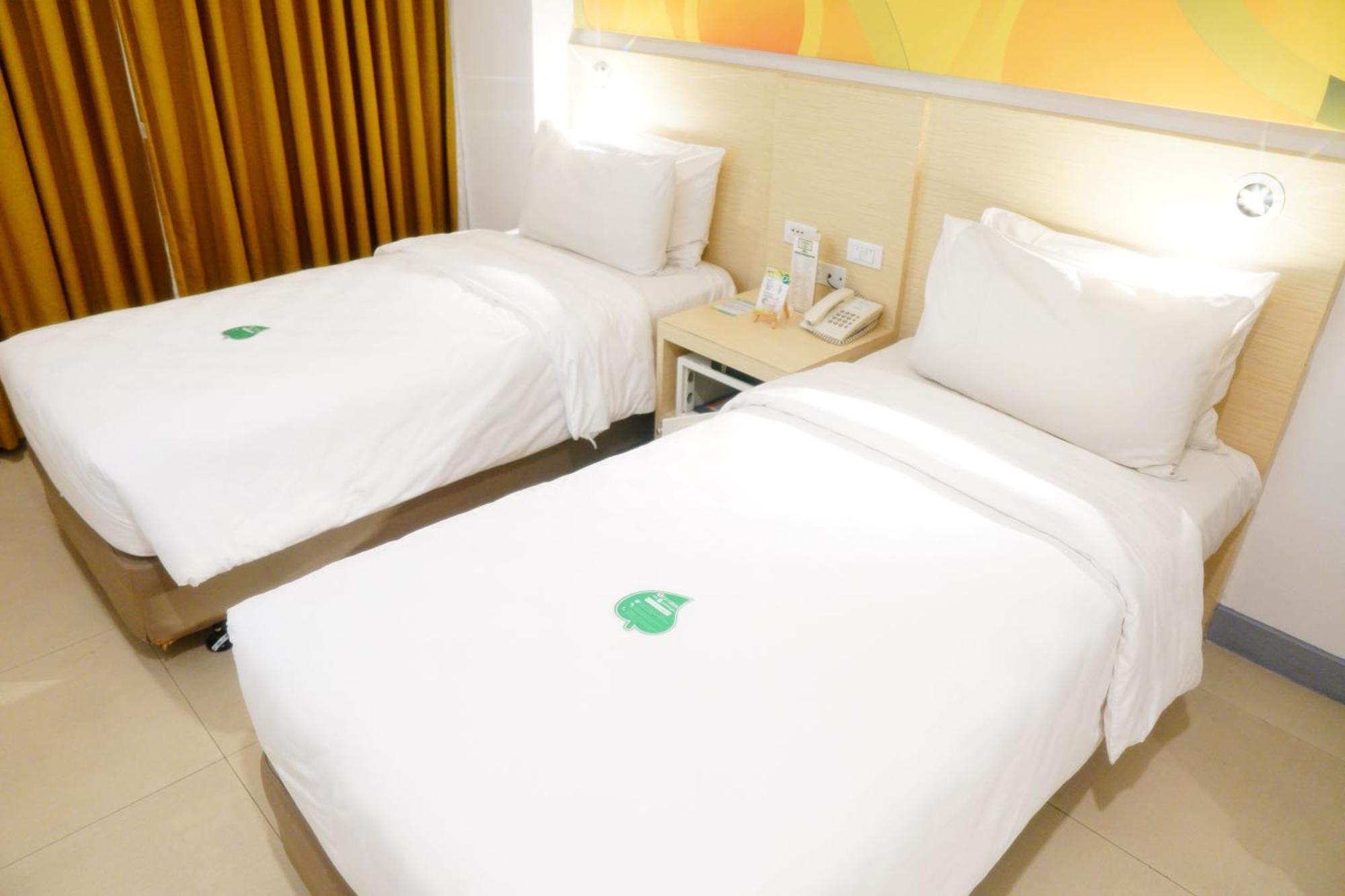 Go Hotels Timog Кесон Сити Екстериор снимка